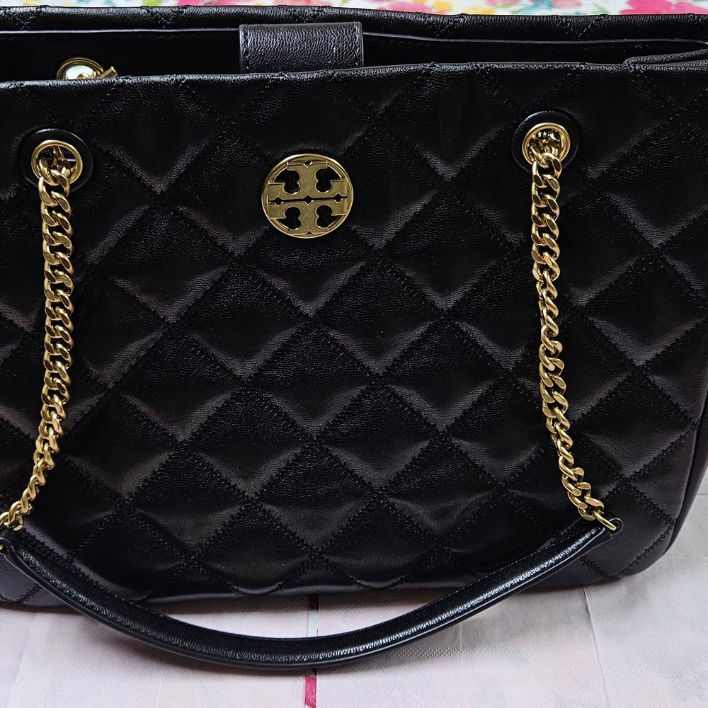 Tory Burch Willa Tote Quilted with Gold Chain